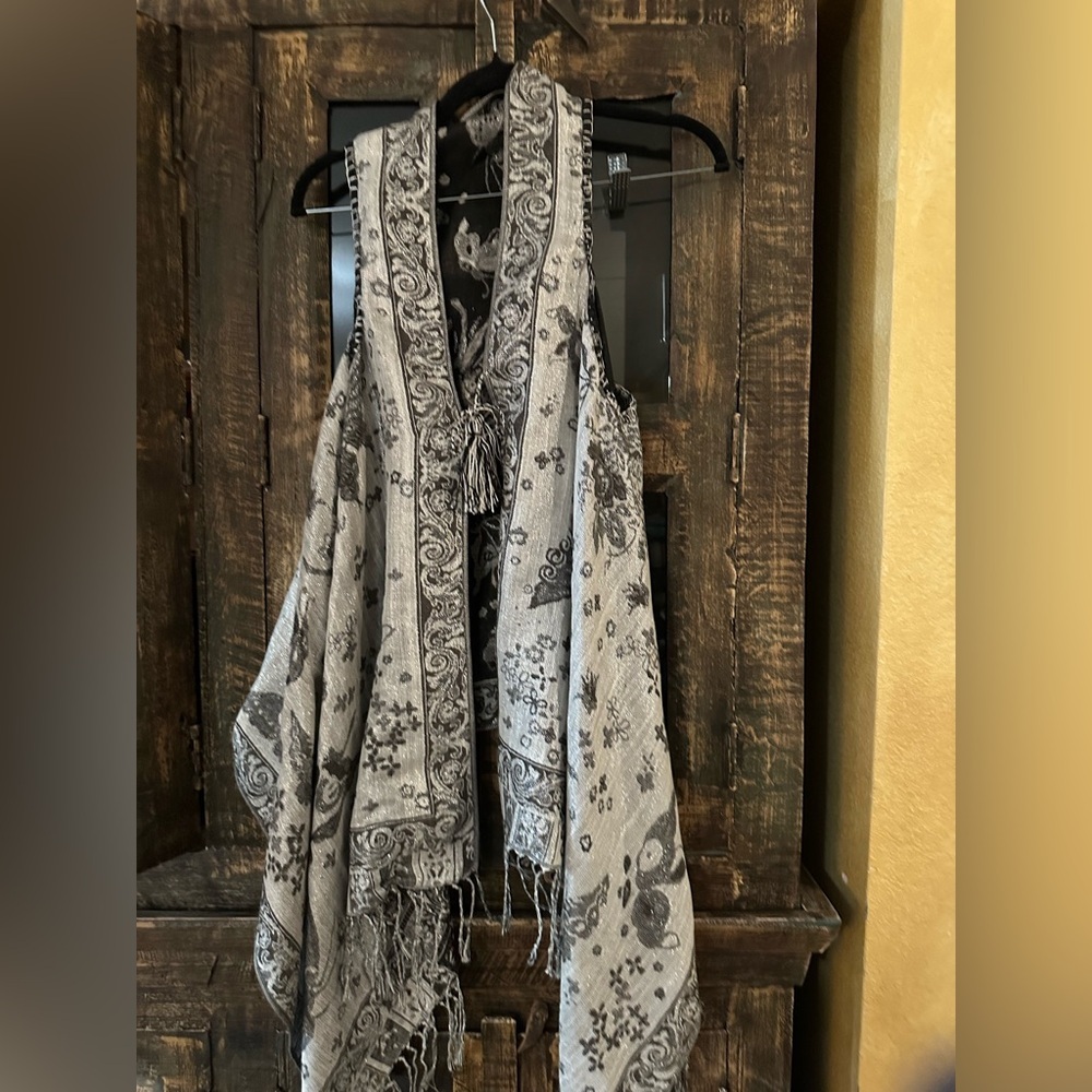 Black and Silver Reversible Butterfly Design Open Front Kimono Vest Pashmina - Picture 4 of 6